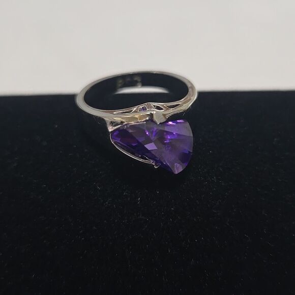 Silver Ring with Sparkling Purple Crystal - Picture 4 of 5